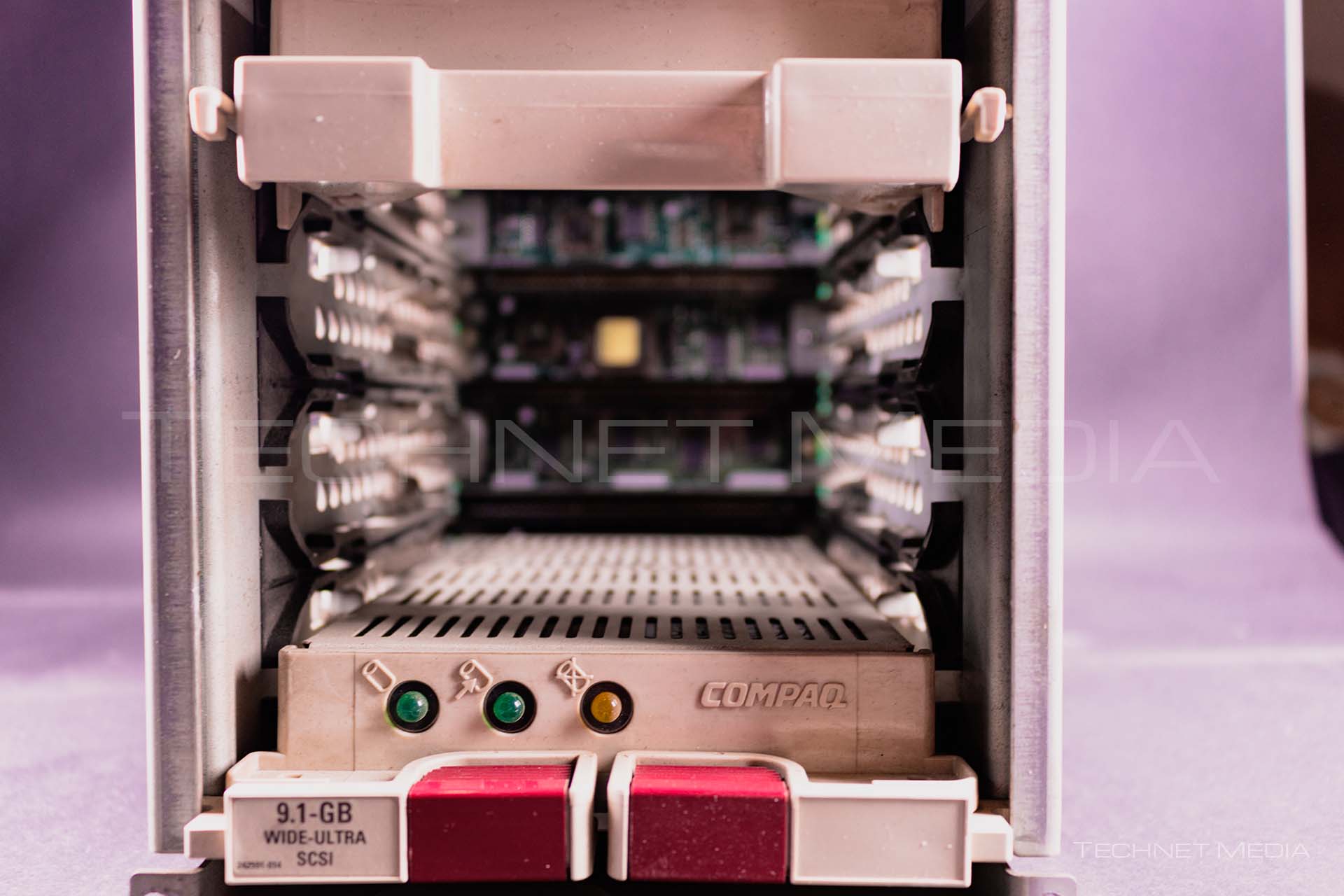 COMPAQ SCSI-3 Wide Ultra - wydajne dyski z kontrolerem magistrali